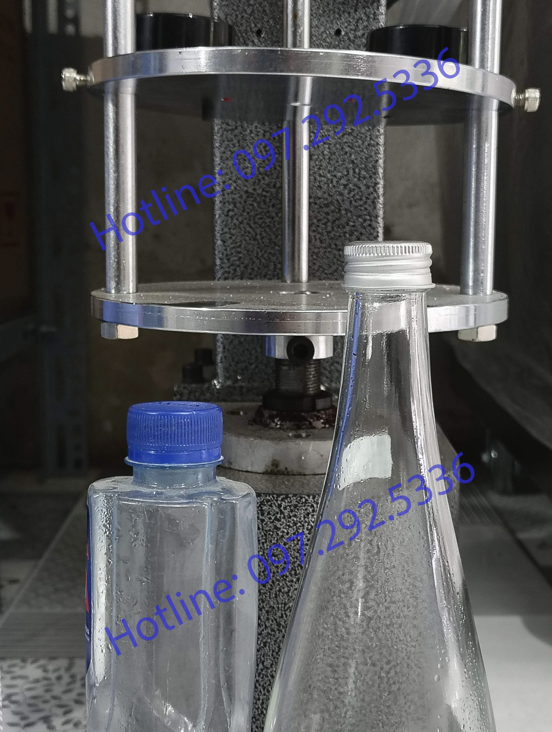 Máy xoáy nắp chai SK40