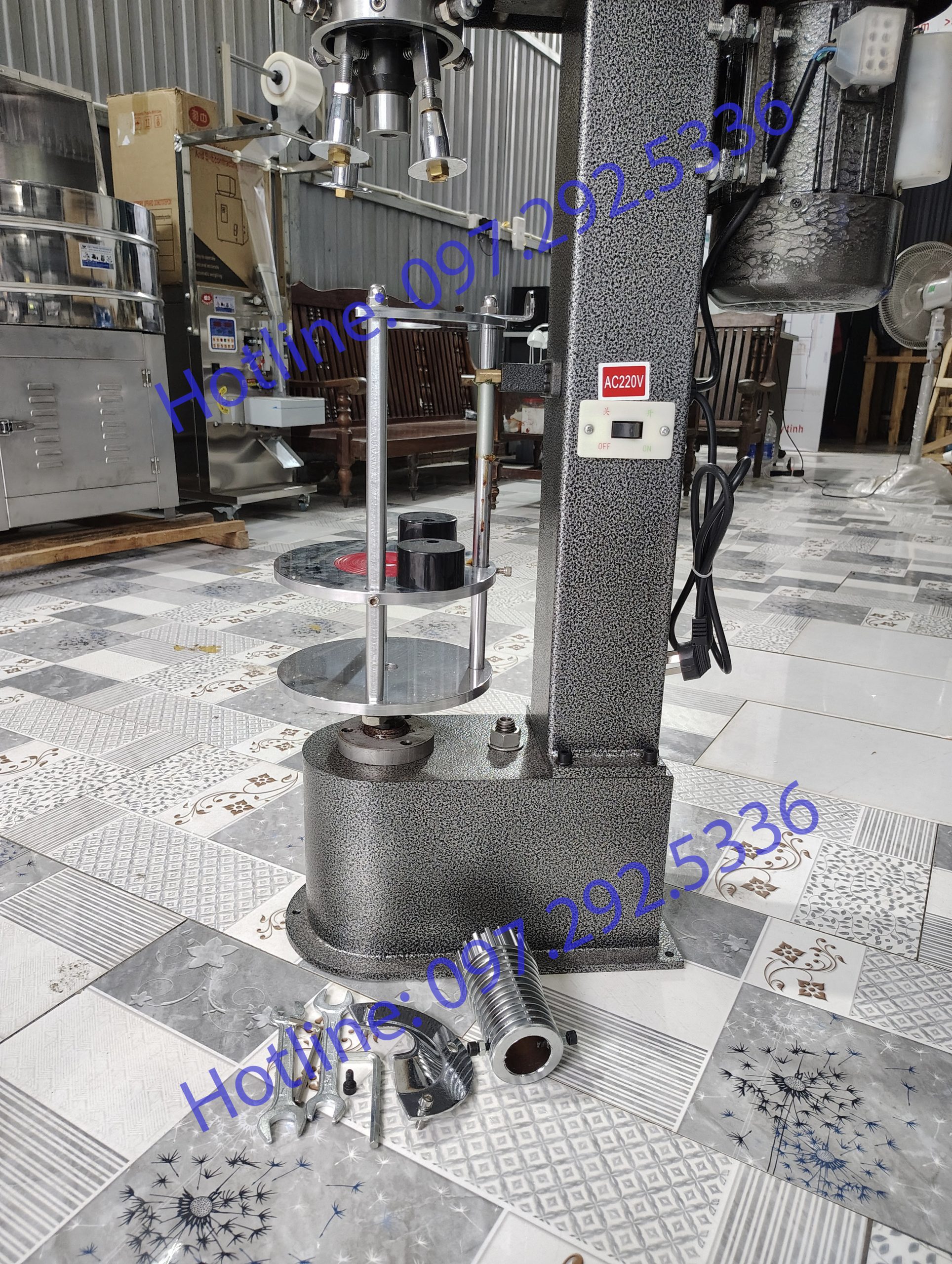 Máy xoáy nắp chai SK40