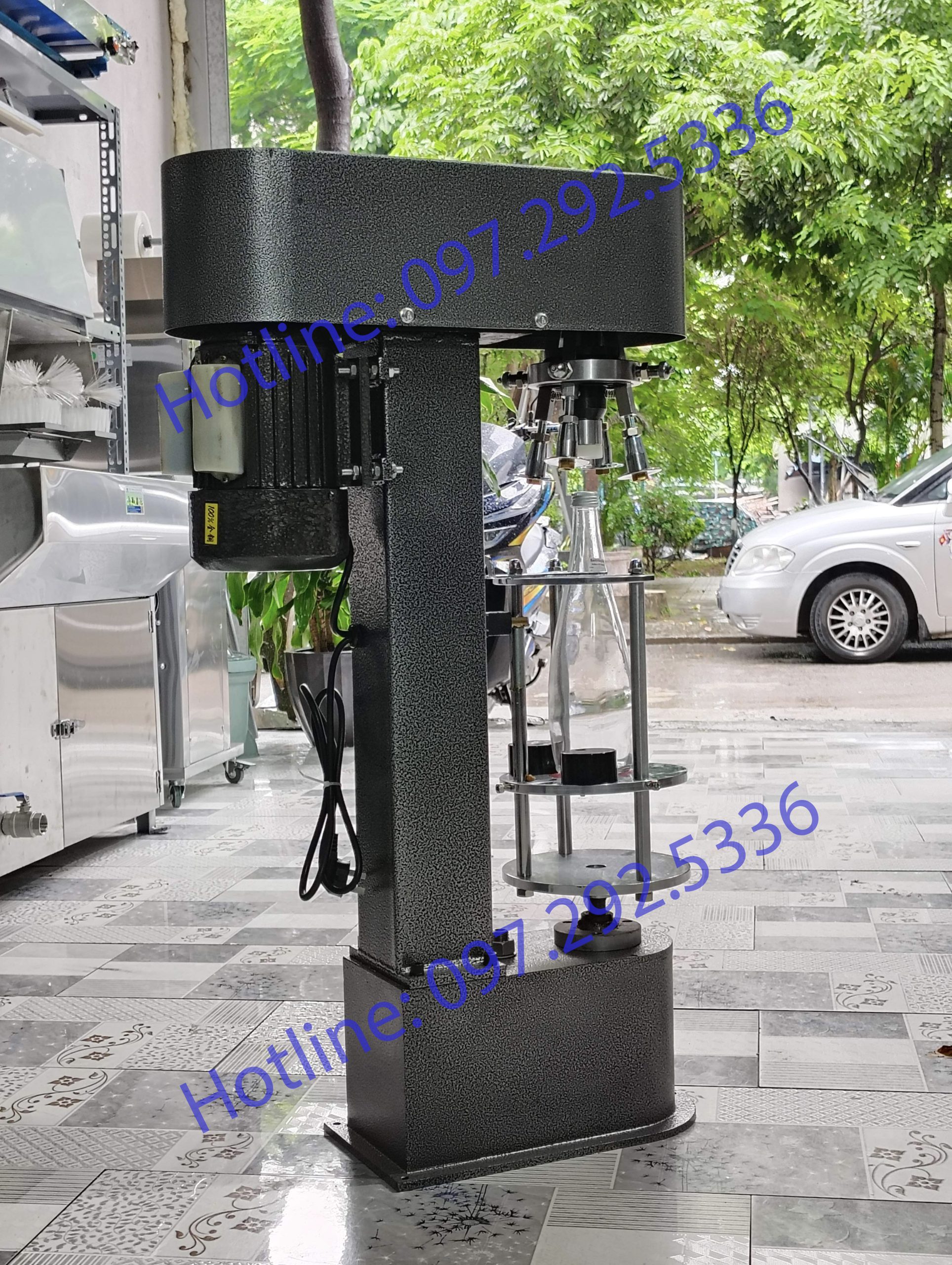 Máy xoáy nắp chai SK40