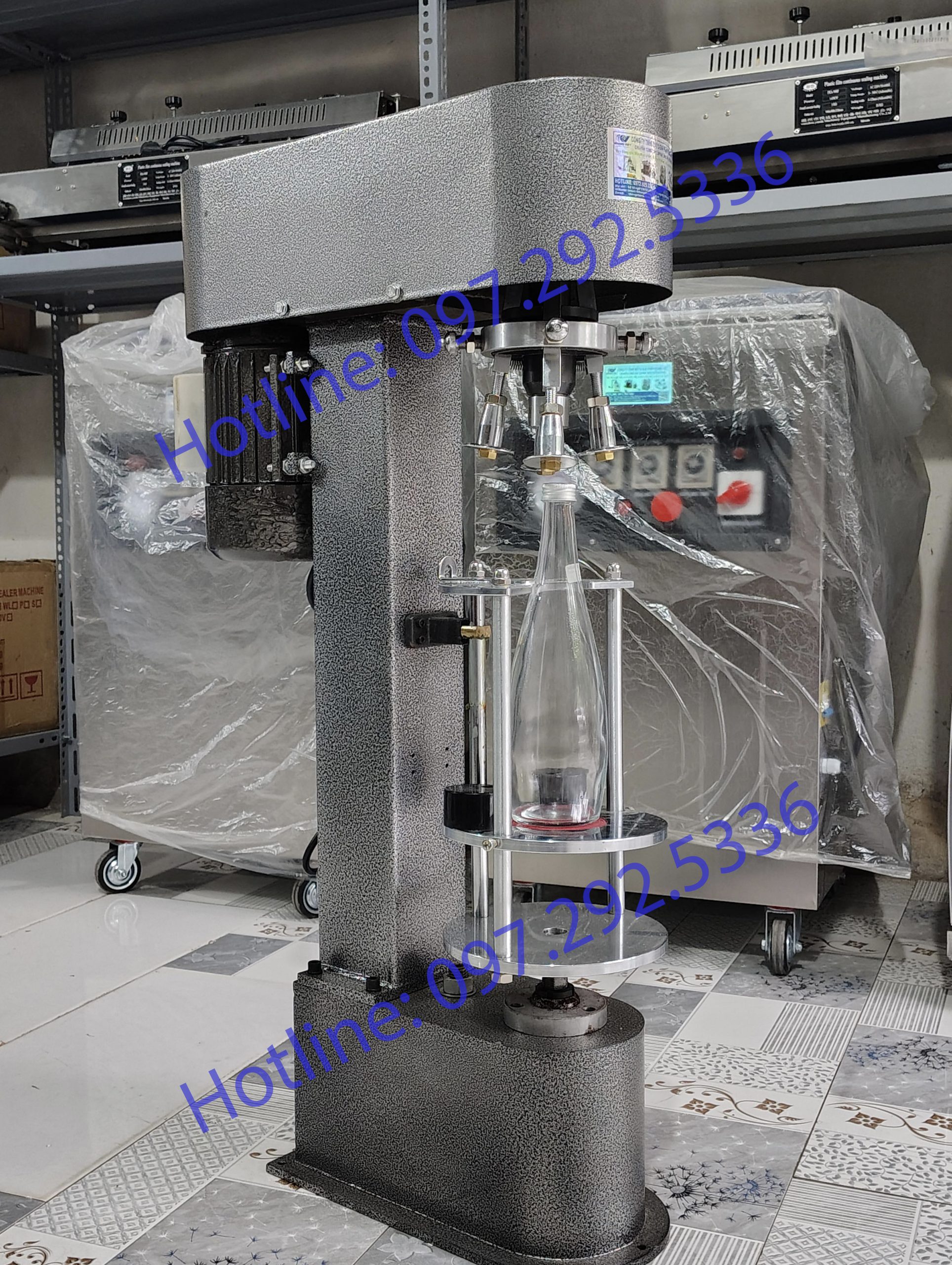 Máy xoáy nắp chai SK40